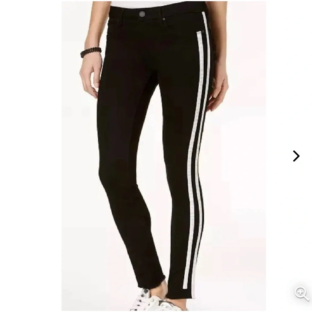 EUC- Articles of Society Black Sarah skinny jeans w/white race stripe frayed hem